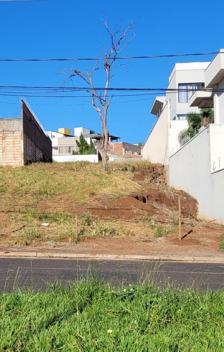 Terreno / Lote / Condomínio em Jardim Inconfidência - Uberlândia